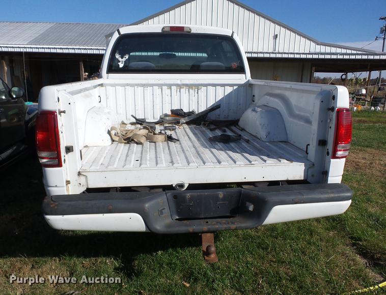 image for item K6326 2000 Dodge Dakota Crew Cab pickup truck