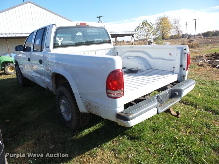 image for item K6326 2000 Dodge Dakota Crew Cab pickup truck