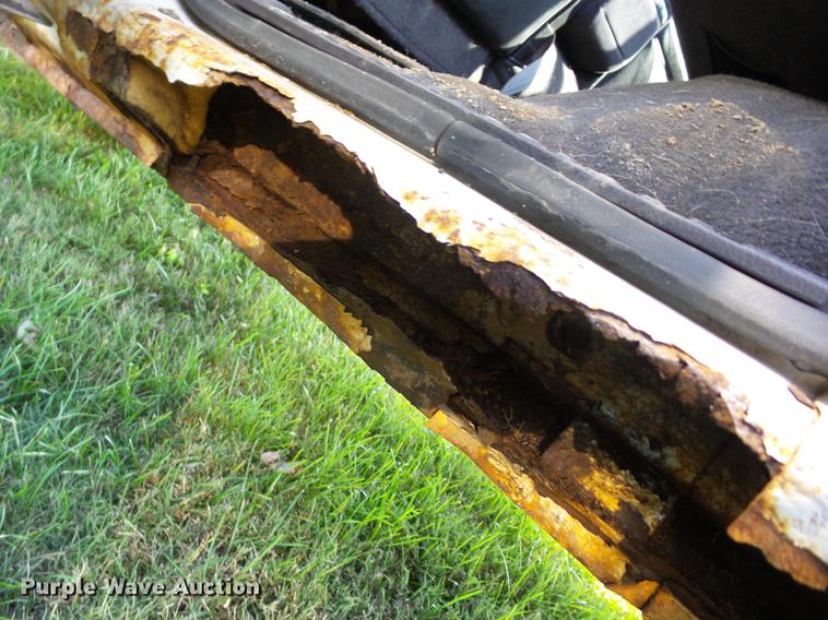 image for item K6326 2000 Dodge Dakota Crew Cab pickup truck