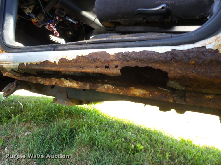 image for item K6326 2000 Dodge Dakota Crew Cab pickup truck