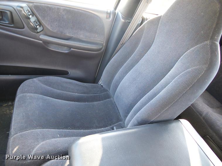 image for item K6326 2000 Dodge Dakota Crew Cab pickup truck