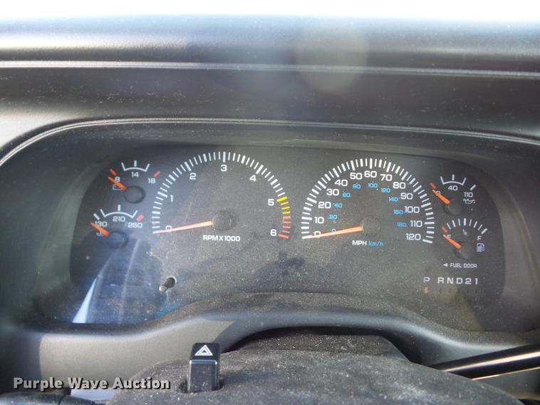 image for item K6326 2000 Dodge Dakota Crew Cab pickup truck