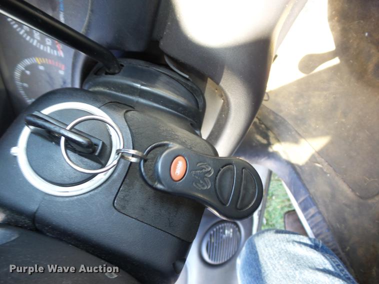 image for item K6326 2000 Dodge Dakota Crew Cab pickup truck