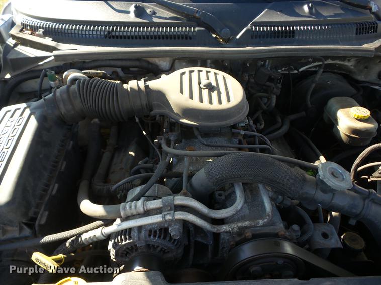 image for item K6326 2000 Dodge Dakota Crew Cab pickup truck