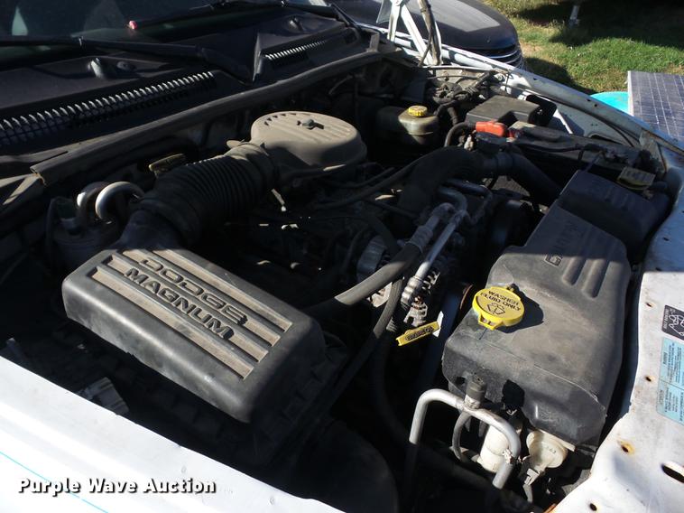 image for item K6326 2000 Dodge Dakota Crew Cab pickup truck