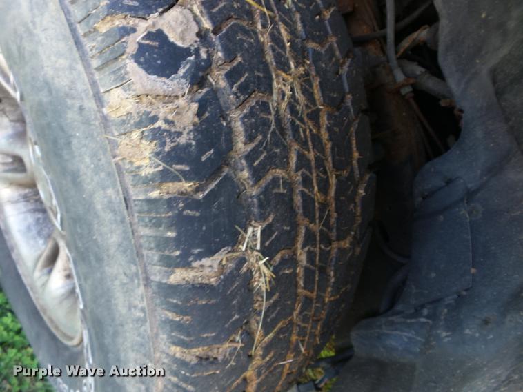 image for item K6326 2000 Dodge Dakota Crew Cab pickup truck