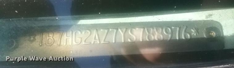 image for item K6326 2000 Dodge Dakota Crew Cab pickup truck