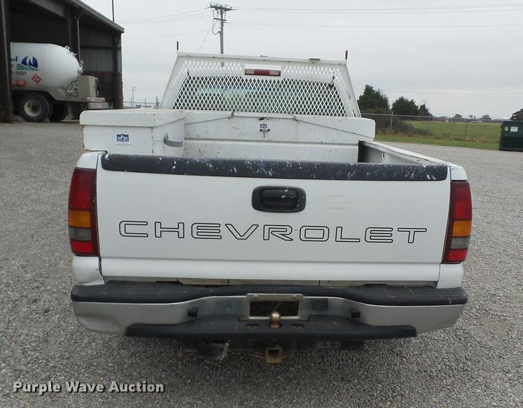 image for item K6331 2002 Chevrolet Silverado 1500 pickup truck