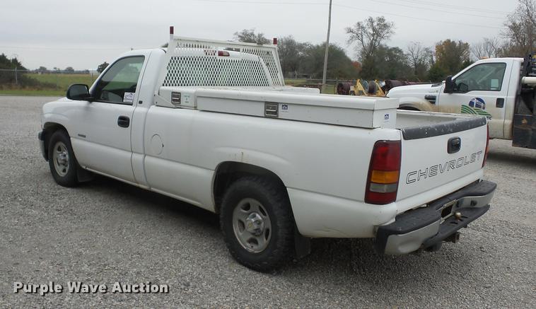 image for item K6331 2002 Chevrolet Silverado 1500 pickup truck