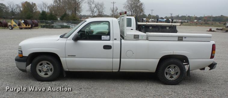 image for item K6331 2002 Chevrolet Silverado 1500 pickup truck