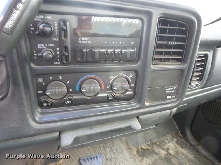 image for item K6331 2002 Chevrolet Silverado 1500 pickup truck