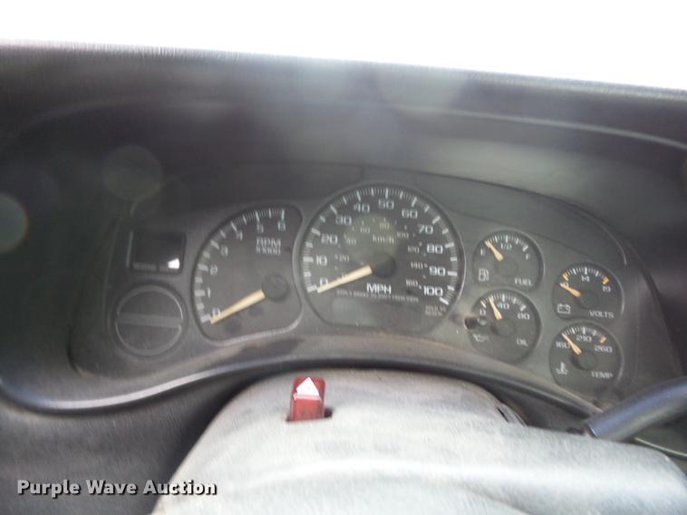 image for item K6331 2002 Chevrolet Silverado 1500 pickup truck