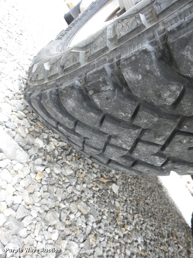 image for item K6331 2002 Chevrolet Silverado 1500 pickup truck