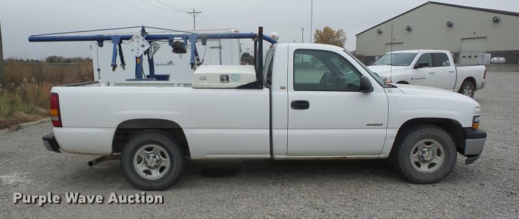 image for item K6332 2001 Chevrolet Silverado 1500 pickup truck