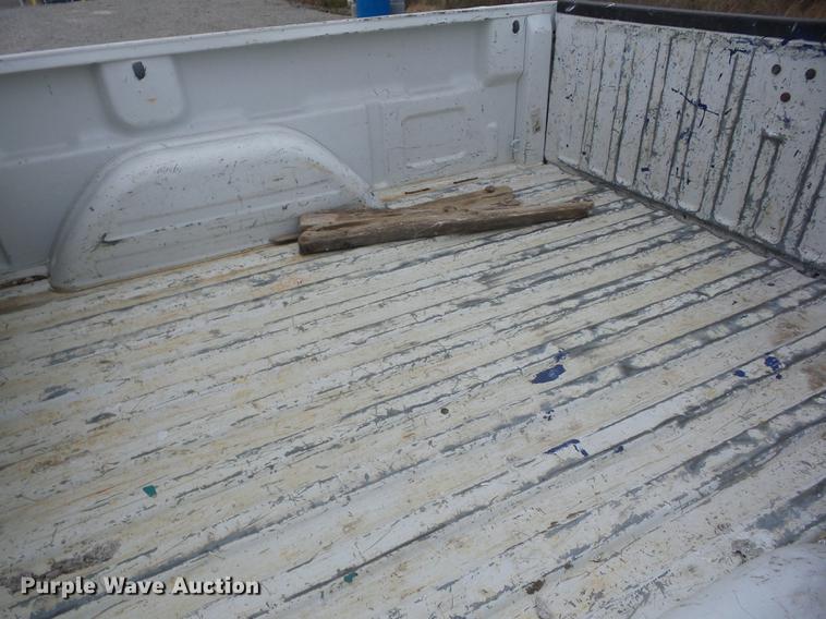 image for item K6332 2001 Chevrolet Silverado 1500 pickup truck