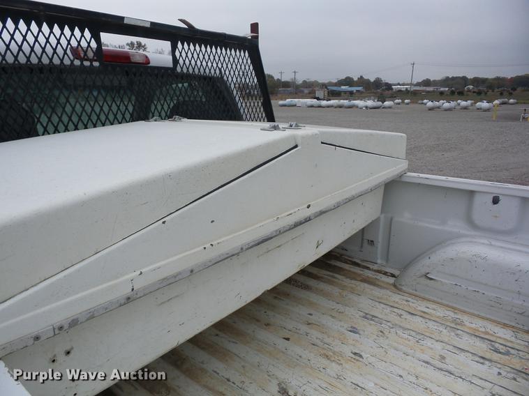 image for item K6332 2001 Chevrolet Silverado 1500 pickup truck