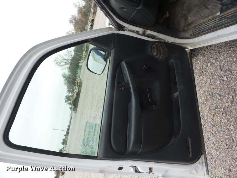 image for item K6332 2001 Chevrolet Silverado 1500 pickup truck