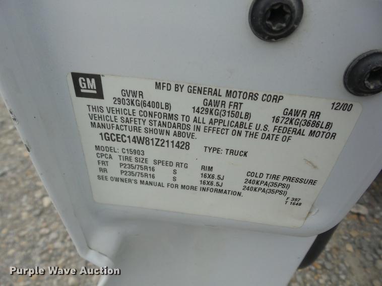 image for item K6332 2001 Chevrolet Silverado 1500 pickup truck