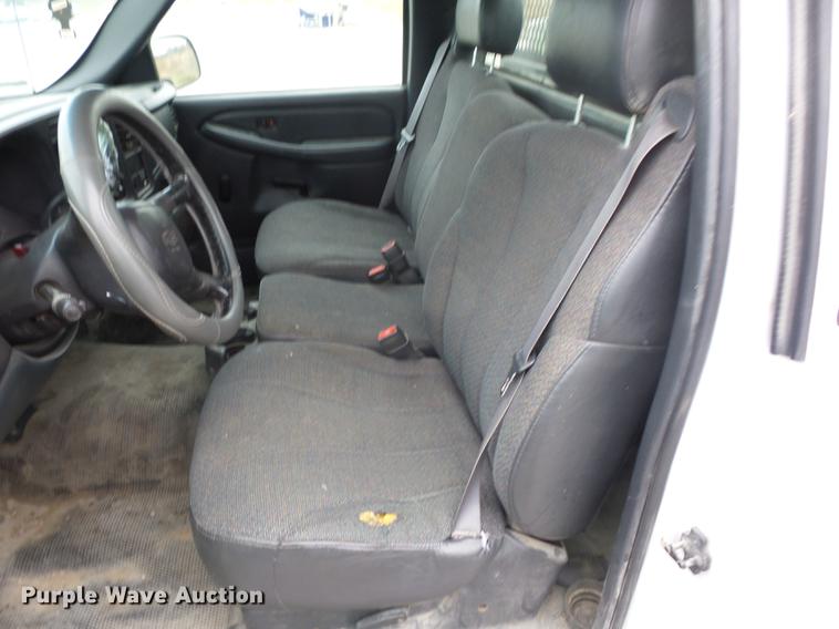 image for item K6332 2001 Chevrolet Silverado 1500 pickup truck