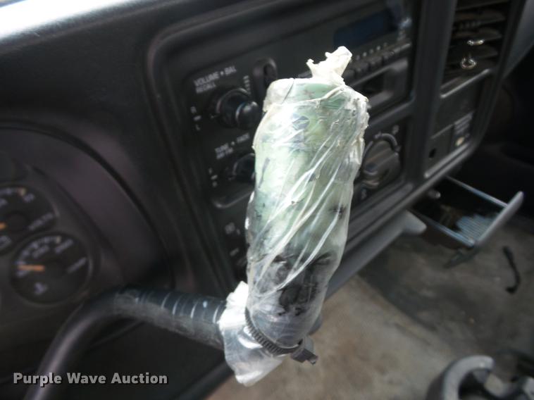 image for item K6332 2001 Chevrolet Silverado 1500 pickup truck