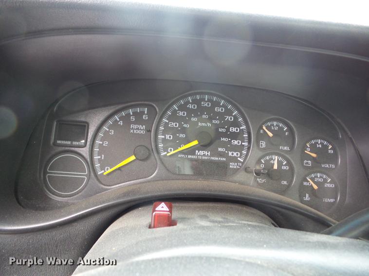 image for item K6332 2001 Chevrolet Silverado 1500 pickup truck