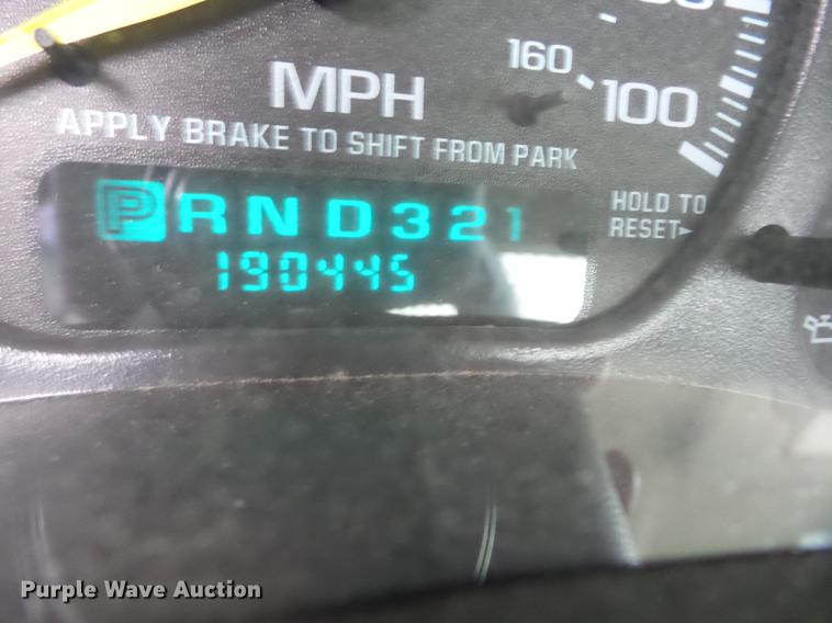 image for item K6332 2001 Chevrolet Silverado 1500 pickup truck