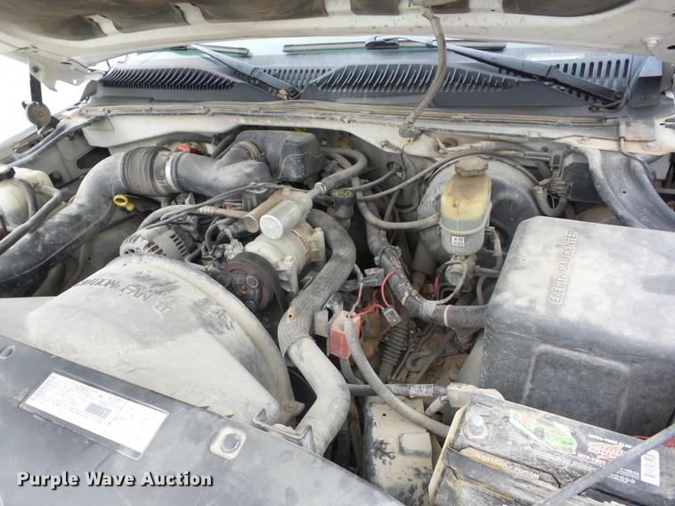 image for item K6332 2001 Chevrolet Silverado 1500 pickup truck