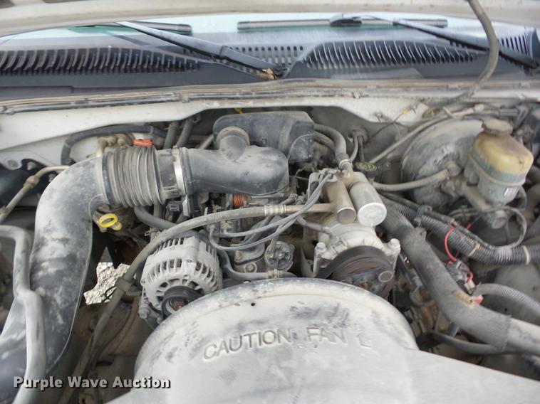 image for item K6332 2001 Chevrolet Silverado 1500 pickup truck