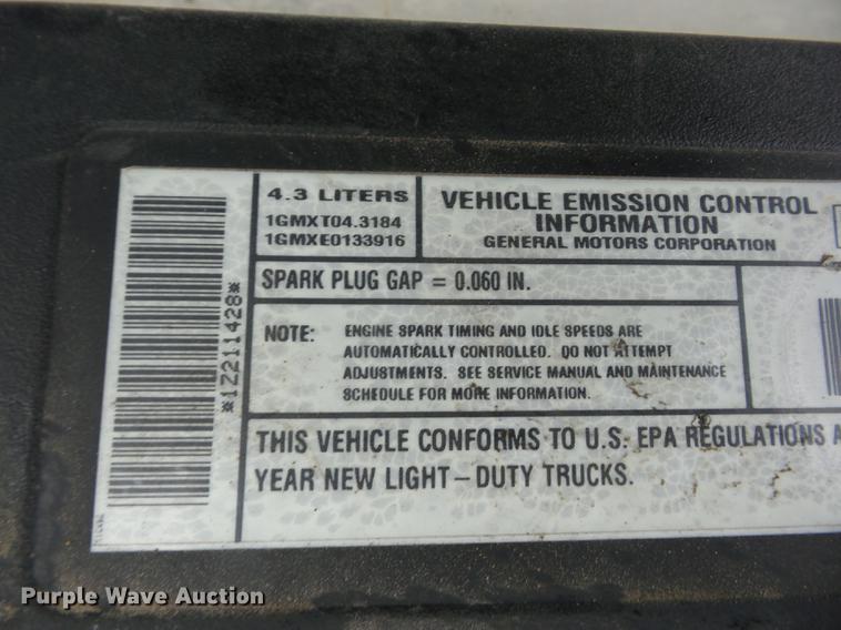 image for item K6332 2001 Chevrolet Silverado 1500 pickup truck