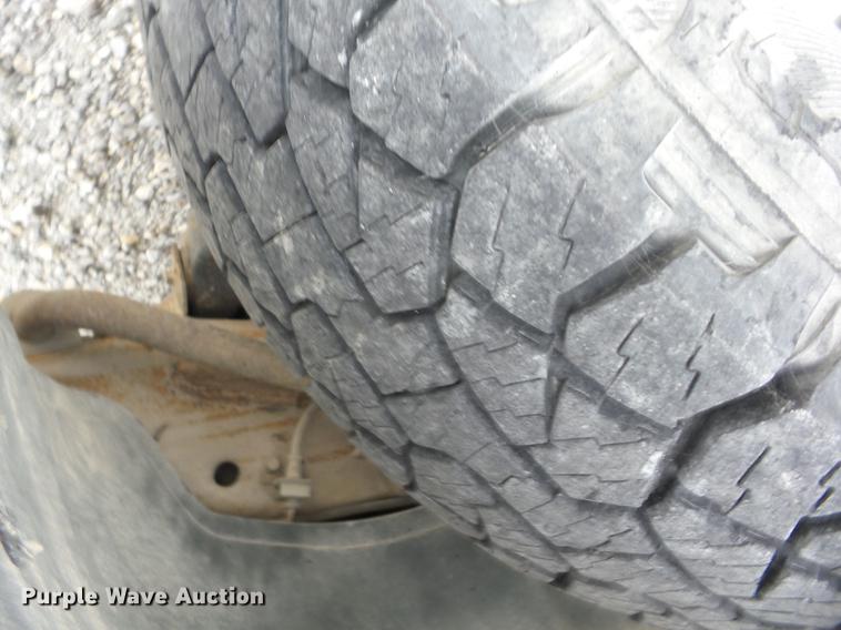 image for item K6332 2001 Chevrolet Silverado 1500 pickup truck