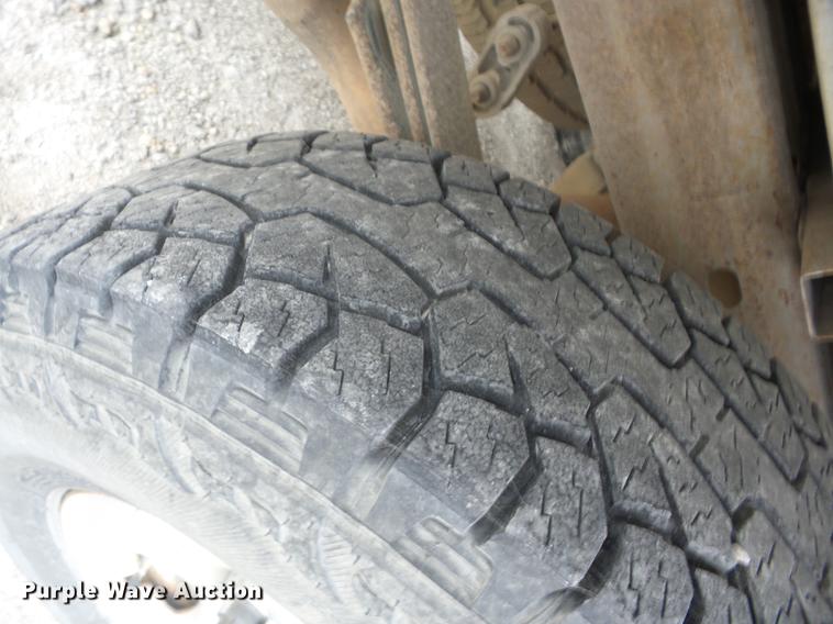 image for item K6332 2001 Chevrolet Silverado 1500 pickup truck