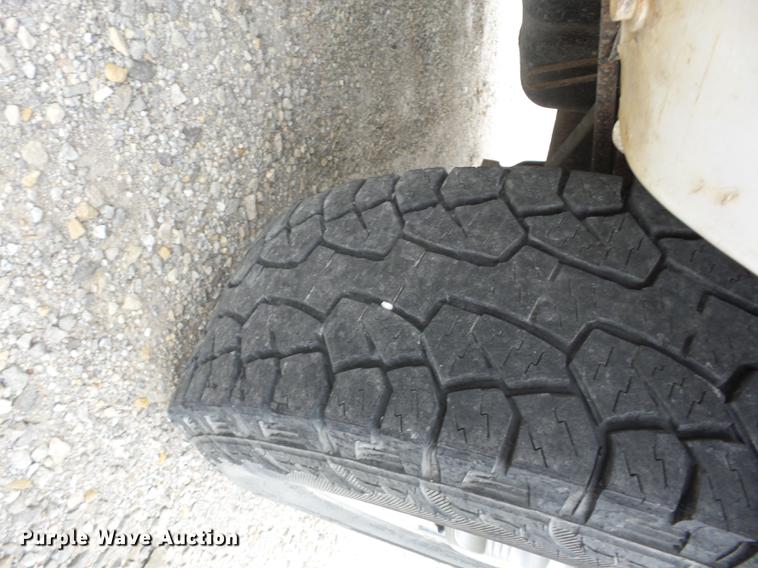 image for item K6332 2001 Chevrolet Silverado 1500 pickup truck