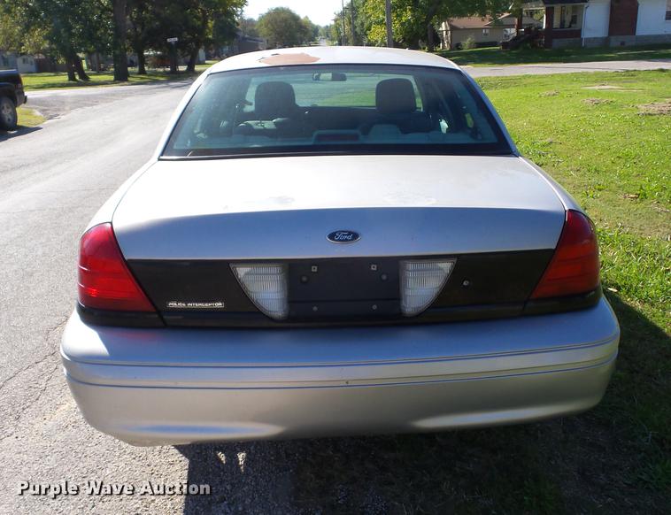 image for item K6338 2004 Ford Crown Victoria Police Interceptor
