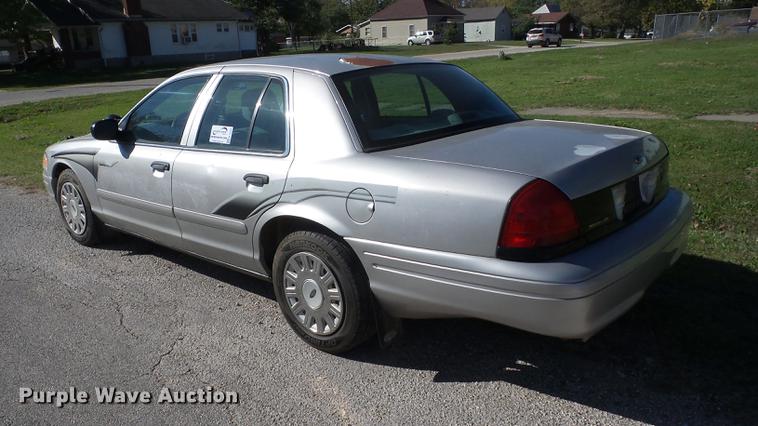 image for item K6338 2004 Ford Crown Victoria Police Interceptor