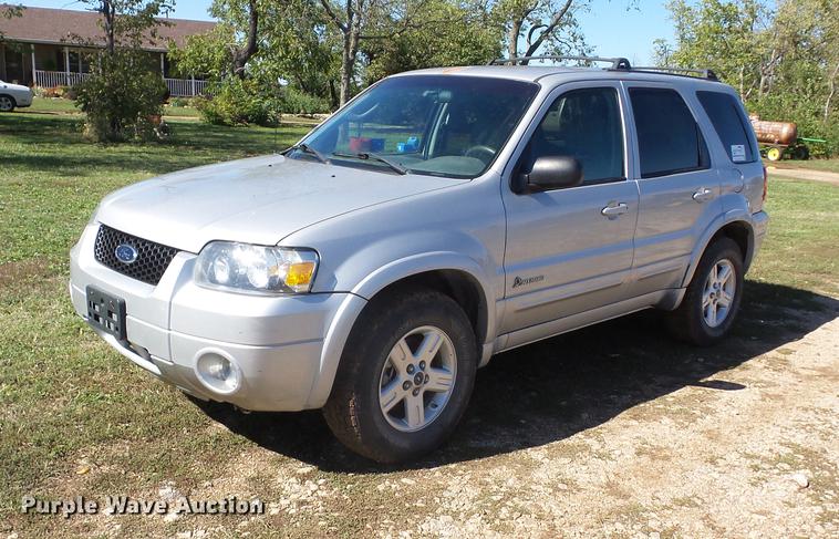 image for item K6353 2005 Ford Escape Hybrid SUV