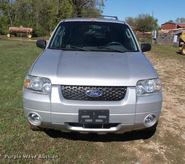 image for item K6353 2005 Ford Escape Hybrid SUV