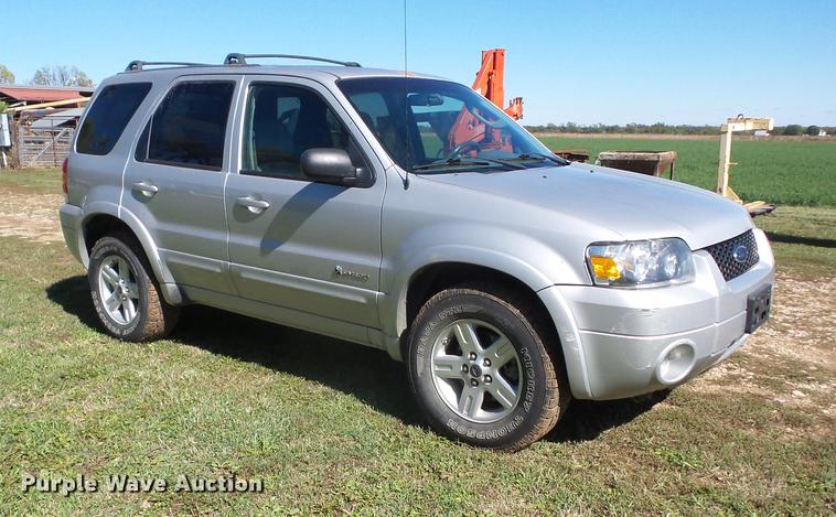 image for item K6353 2005 Ford Escape Hybrid SUV