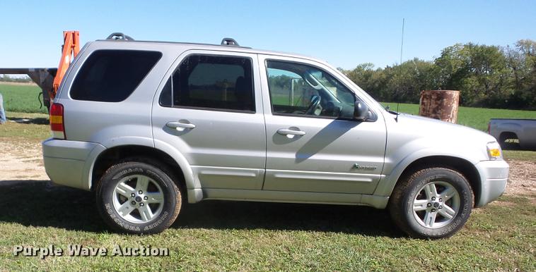 image for item K6353 2005 Ford Escape Hybrid SUV