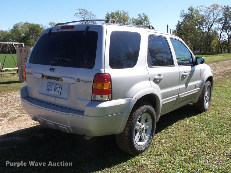 image for item K6353 2005 Ford Escape Hybrid SUV