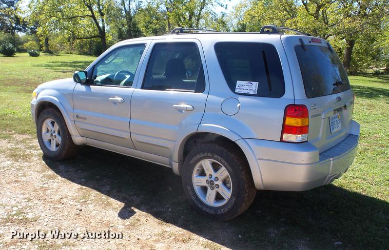 image for item K6353 2005 Ford Escape Hybrid SUV