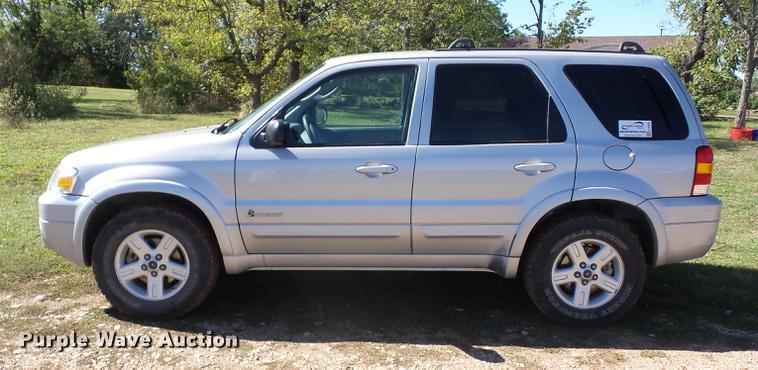 image for item K6353 2005 Ford Escape Hybrid SUV