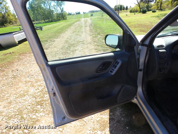 image for item K6353 2005 Ford Escape Hybrid SUV