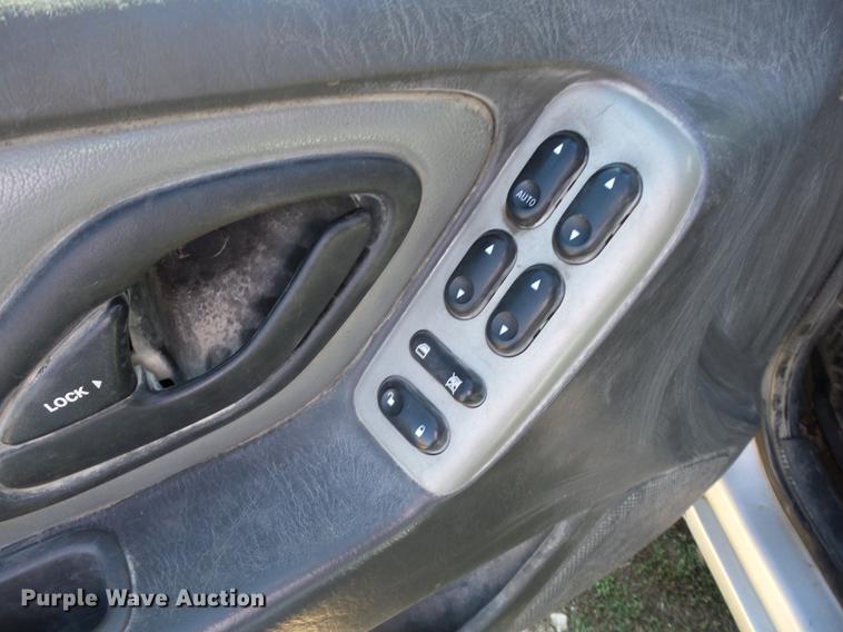 image for item K6353 2005 Ford Escape Hybrid SUV