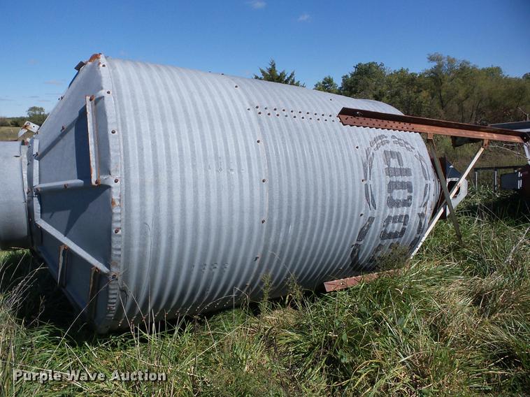 image for item K6359 (2) feed bins