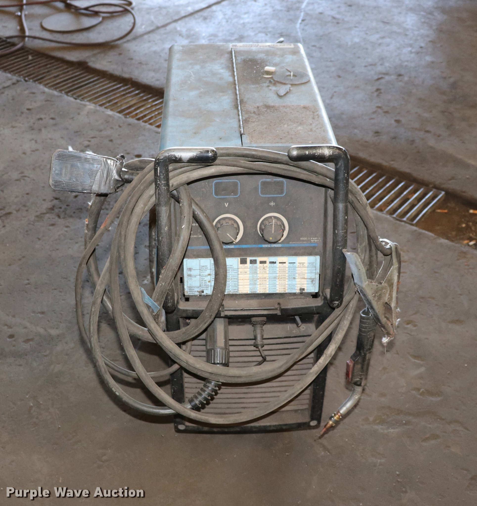 Miller Millermatic 252 907321 mig welder in Cushing, OK Item ED9660 sold Purple Wave