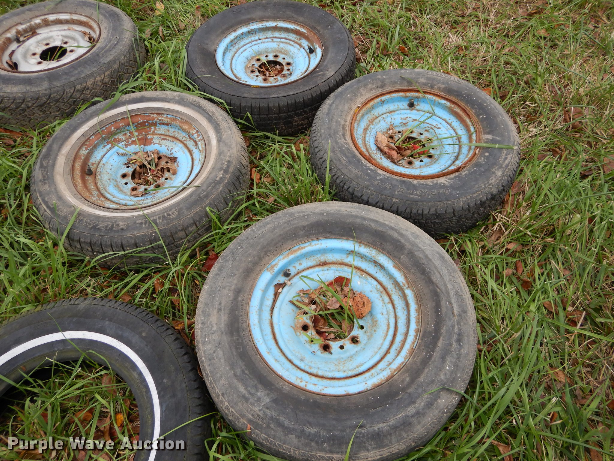 (15) tires in Kansas City, MO Item EE9135 sold Purple Wave