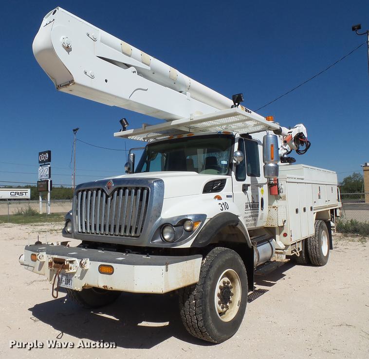 image for item BJ9951 2010 International 7300 bucket truck