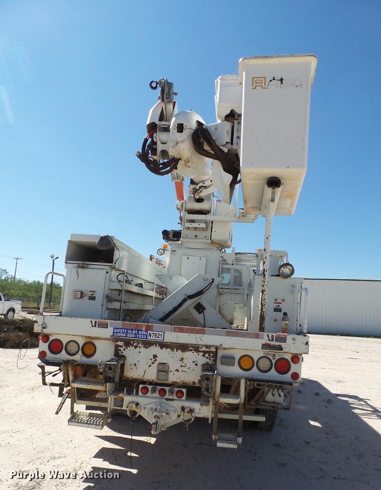 image for item BJ9951 2010 International 7300 bucket truck