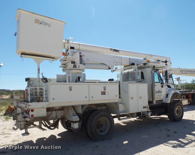 image for item BJ9951 2010 International 7300 bucket truck
