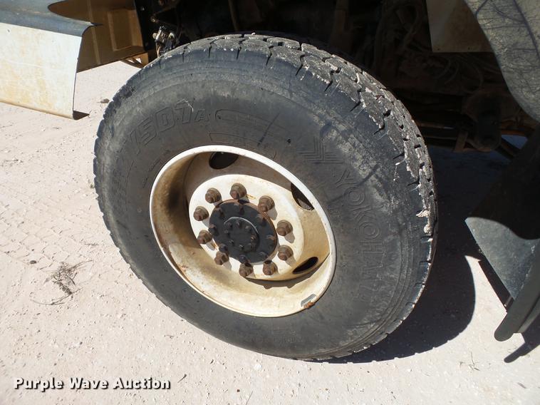 image for item BJ9951 2010 International 7300 bucket truck